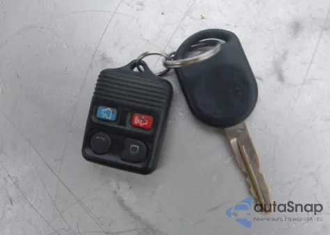 2008 Ford Focus Se/Ses z USA, uszkodzony, nr VIN 1FAHP35N58W243175